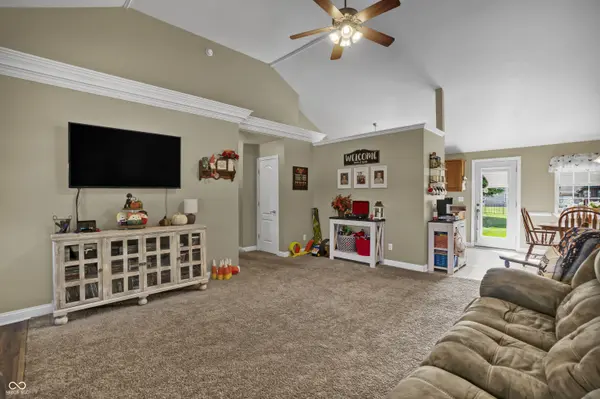 1906 Beverly BLVD, Seymour, IN 47274