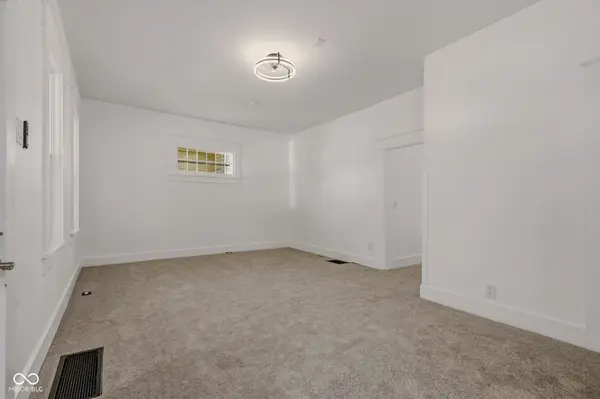 1121 Lafayette AVE, Columbus, IN 47201