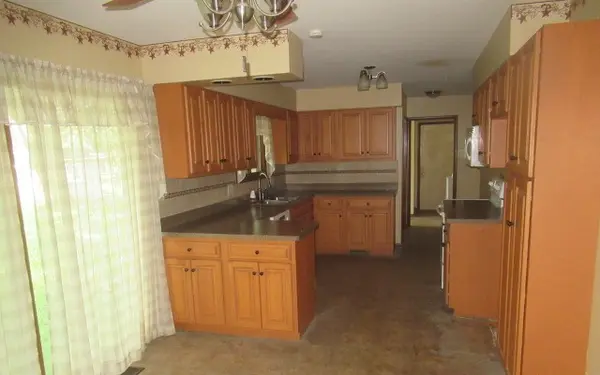 81 Lillian LN, Yorkville, IL 60560