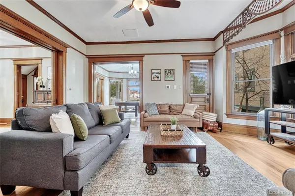 6 Boulder Crescent ST, Colorado Springs, CO 80903