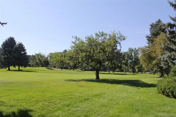 2734 S Heather Gardens WAY, Aurora, CO 80014