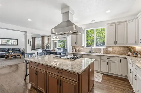 7312 Winter Berry LN, Castle Pines, CO 80108