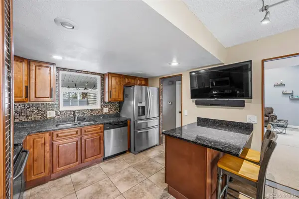 2496 S Vaughn WAY #D, Aurora, CO 80014