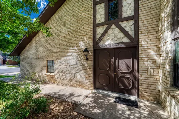 4250 S Olive ST #202, Denver, CO 80237