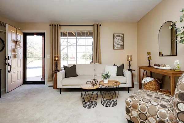 819 Summer DR, Highlands Ranch, CO 80126