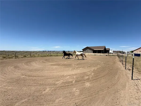 1180 N Saddle Ridge LN, Pueblo, CO 81007