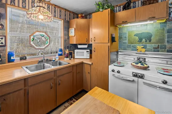 888 W Longbow DR, Jefferson, CO 80456