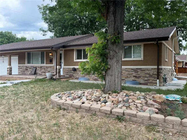 8235 W Florida AVE, Lakewood, CO 80232