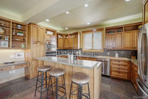 127 Hillside DR, Silverthorne, CO 80498