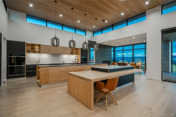 502 Emberglow LN, Highlands Ranch, CO 80126
