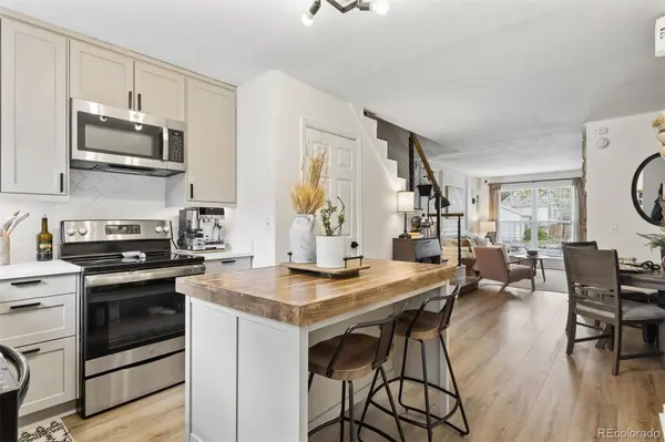 14201 E Hawaii CIR #B, Aurora, CO 80012