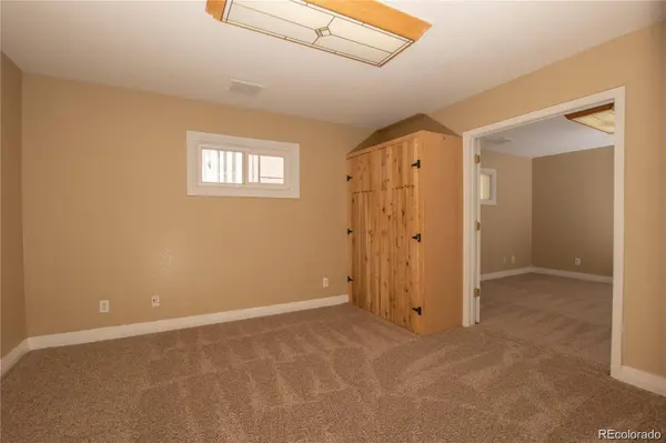 325 E Kiowa AVE, Elizabeth, CO 80107