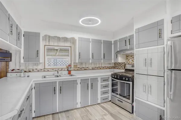 6825 W Mississippi Ave, Lakewood, CO 80226