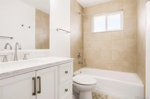 5702 S Pearl ST, Littleton, CO 80121