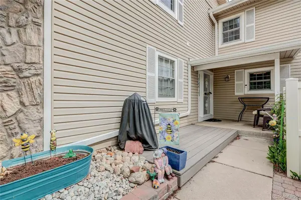 2784 S Heather Gardens WAY, Aurora, CO 80014