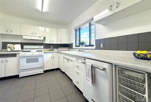 962 S Holly ST, Denver, CO 80246