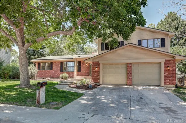 811 S Newcombe WAY, Lakewood, CO 80226