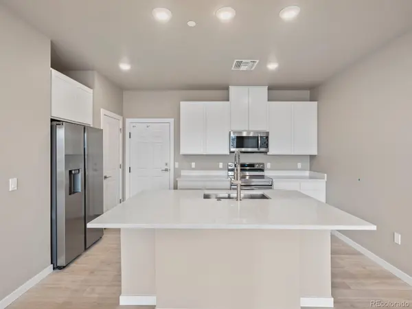 6153 N Ceylon ST #102, Denver, CO 80249