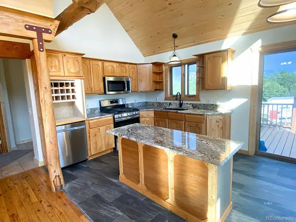 595 Dead Mule LN, Westcliffe, CO 81252