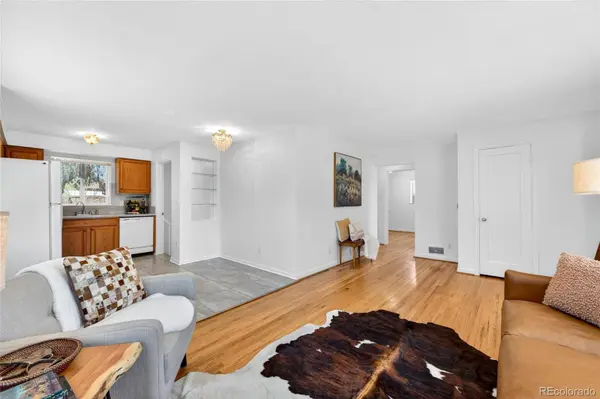 8165 W 17th AVE, Lakewood, CO 80214