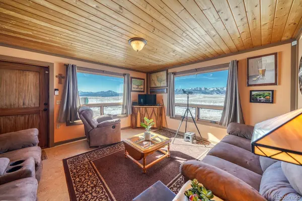 565 Pass Peak DR, Westcliffe, CO 81252