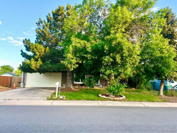 19156 E Arizona PL, Aurora, CO 80017
