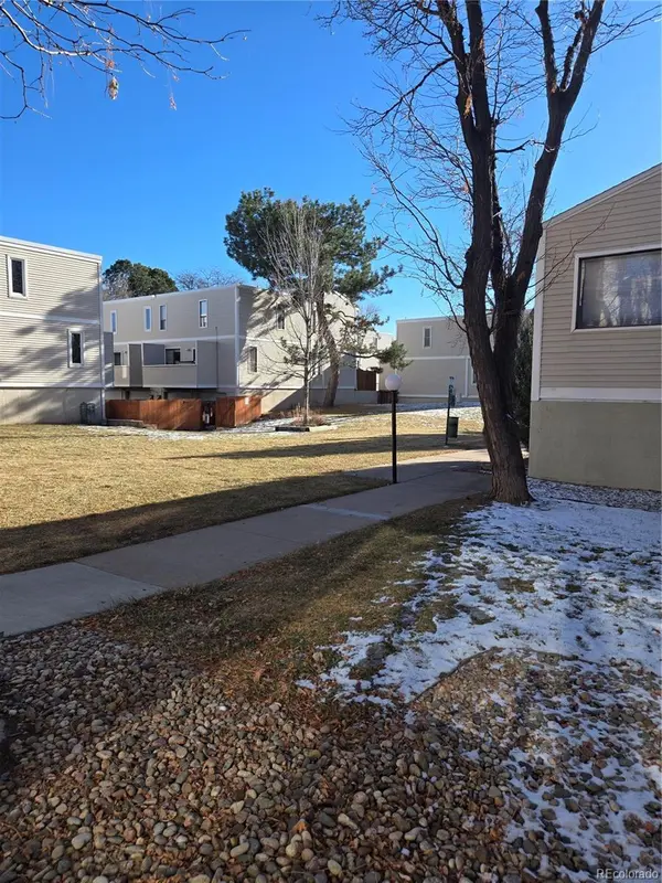 1050 S Monaco Pkwy #25, Denver, CO 80224