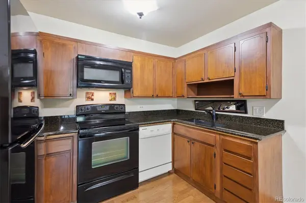725 S Clinton ST #2B, Denver, CO 80247