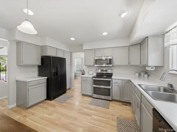 7977 W Morraine DR, Littleton, CO 80128