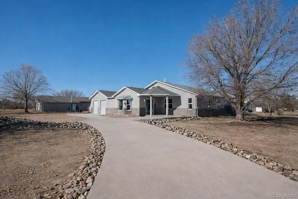 2 Meadow LN, Swink, CO 81077