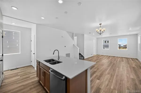 342 N Bersshine CT, Watkins, CO 80137