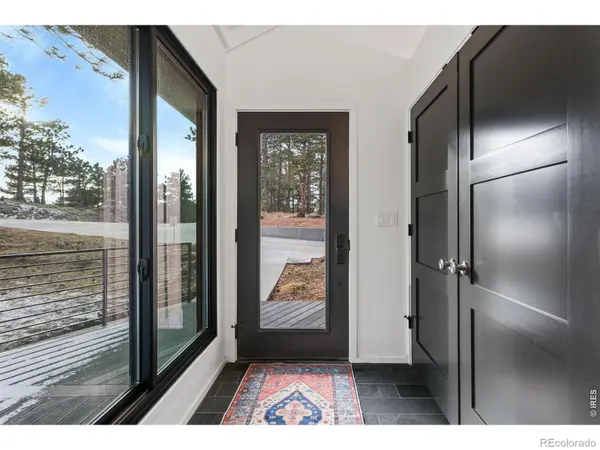 93 Hawk LN, Boulder, CO 80304