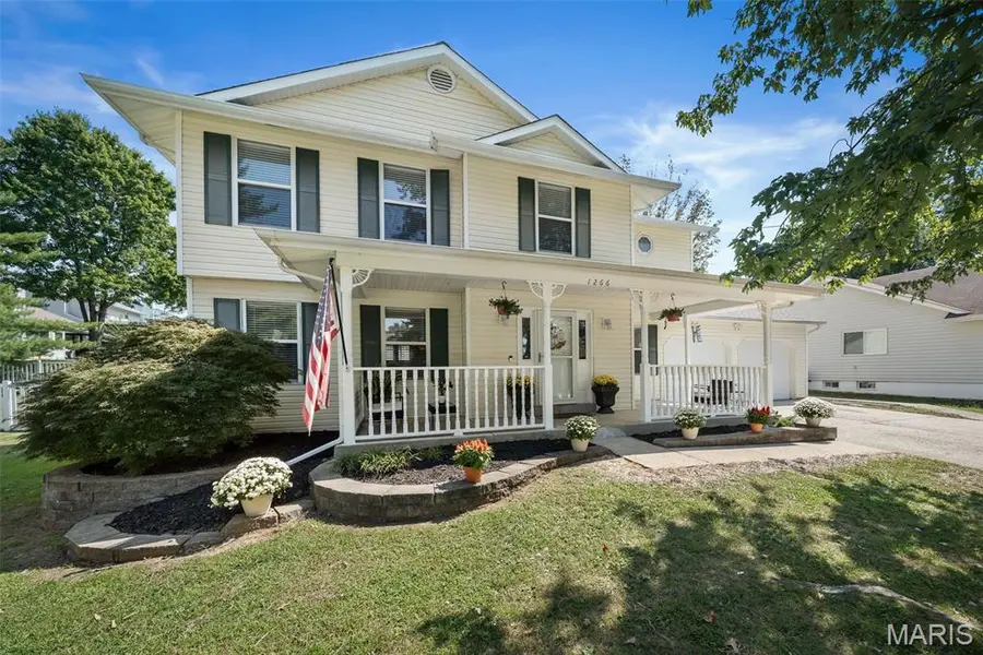 1266 Stephenridge DR, St Charles, MO 63304