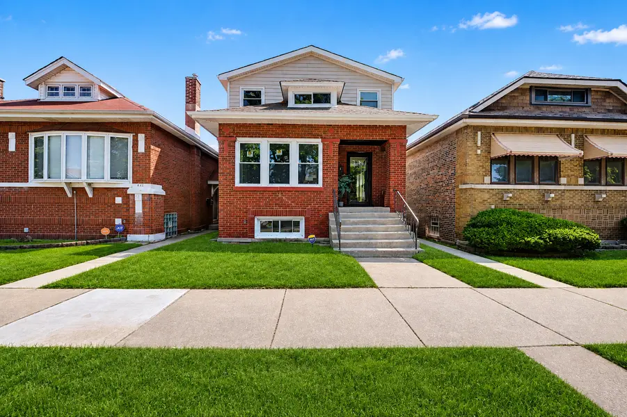 8445 S Luella AVE, Chicago, IL 60617