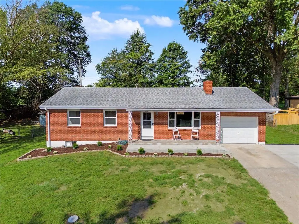 6732 N Madison AVE, Kansas City, MO 64118