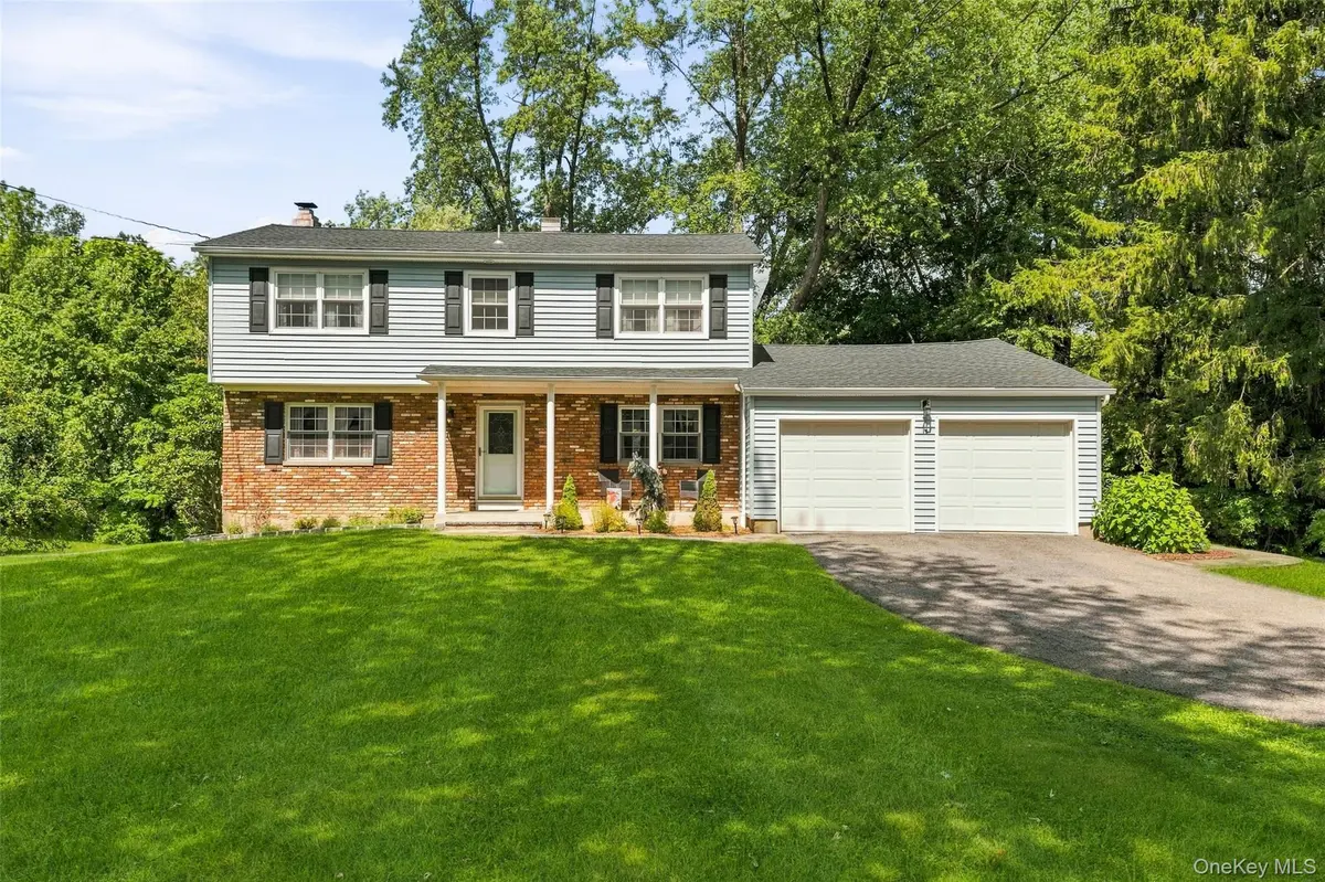 15 Cindy LN, Highland Mills, NY 10930