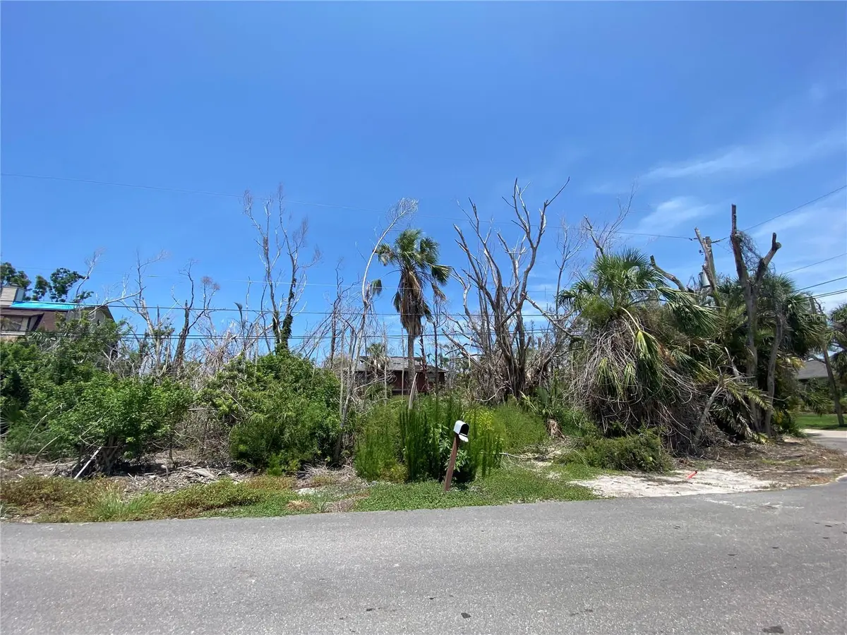 16540 WISTERIA DR, Fort Myers, FL 33908