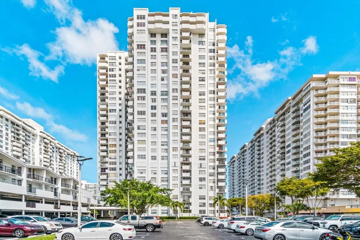 2750 NE 183RD ST #2202, Aventura, FL 33160