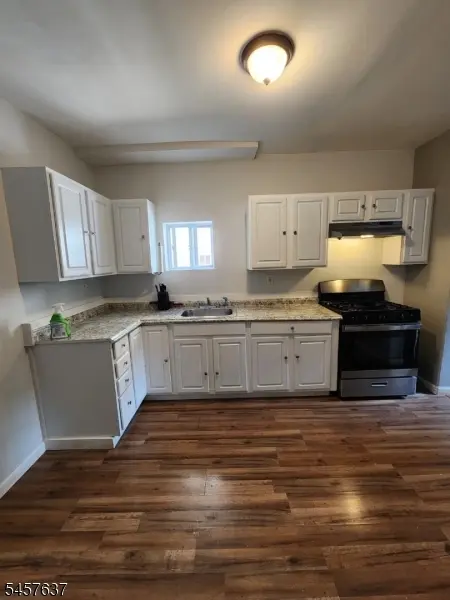 230 Pine St, Elizabeth City, NJ 07206