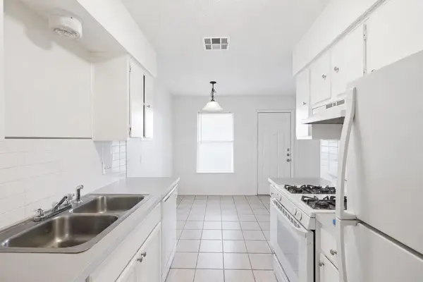 2412 Burleson CT #B, Austin, TX 78741
