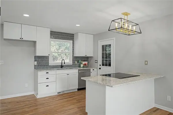 6732 N Madison AVE, Kansas City, MO 64118