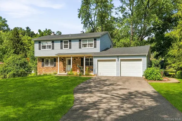 15 Cindy LN, Highland Mills, NY 10930