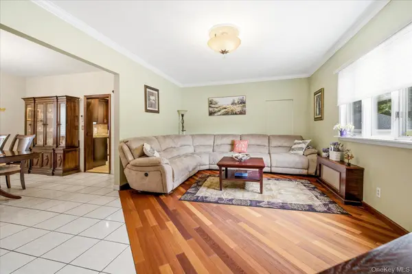 298 Lincoln PL, Lawrence, NY 11559