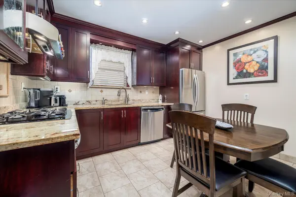 298 Lincoln PL, Lawrence, NY 11559