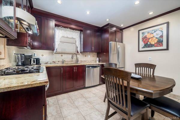 298 Lincoln PL, Lawrence, NY 11559