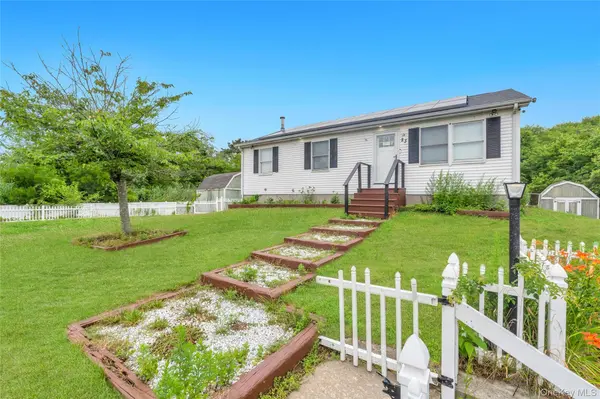 23 Hemlock DR, Mastic Beach, NY 11951