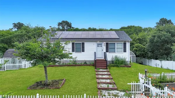 23 Hemlock DR, Mastic Beach, NY 11951