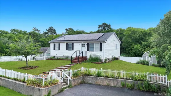 23 Hemlock DR, Mastic Beach, NY 11951