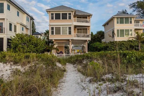 1104 GULF DR N,  Bradenton Beach,  FL 34217