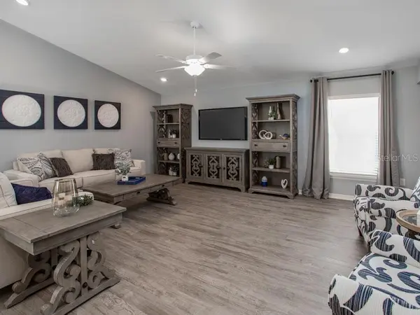 1923 GOLDEN BEAK DR, Eagle Lake, FL 33839